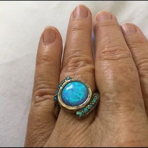 Stunning opal ring